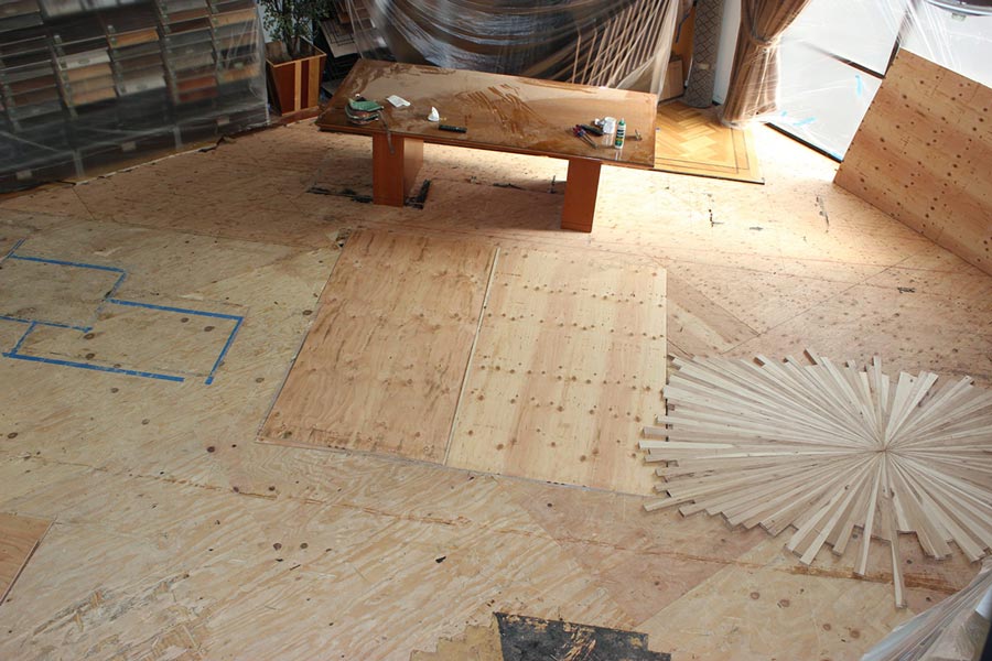 Positioning the starburst medallion on the floor | Slaughterbeck Floors